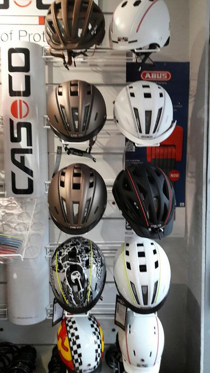 HELMET DISPLAY CASCO